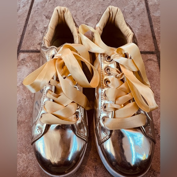 GOLD METALLIC Fashion Forward smeakers - Picture 8 of 14